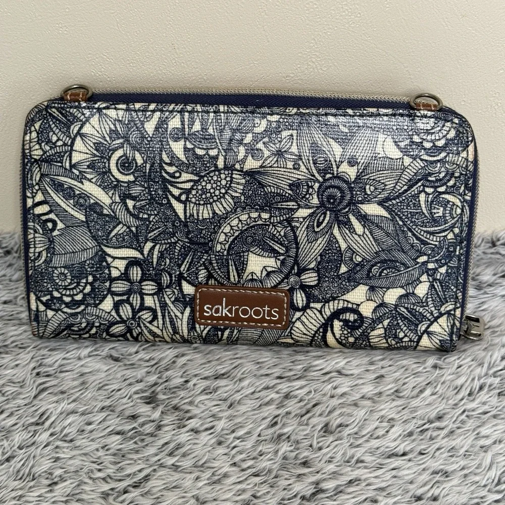 Sakroots Artist Circle Smartphone Crossbody in Coated Canvas - Picture 3 of 9